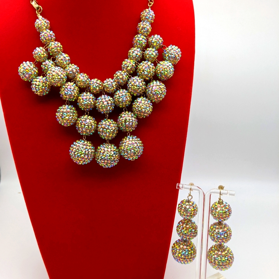 Stony Necklace And Earrings Set.